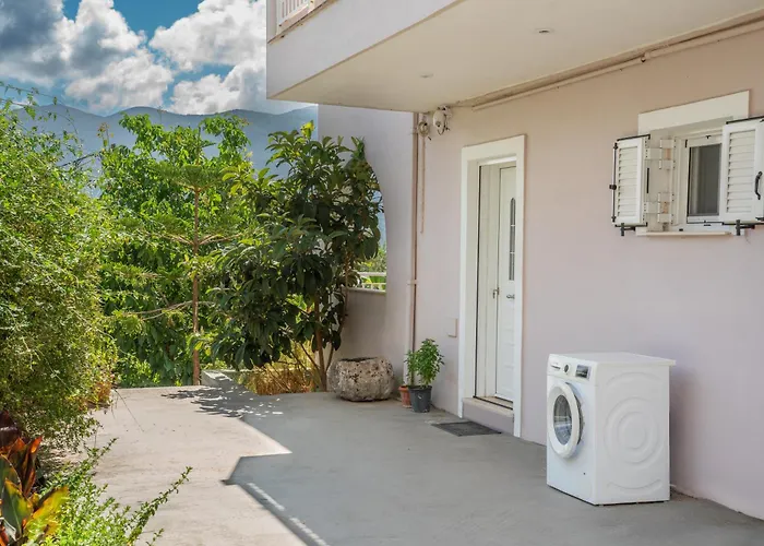 Jasmine - One Bedroom With Balcony * سامي