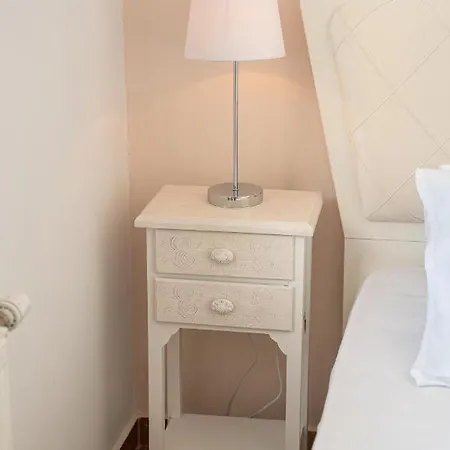 公寓 Jasmine - One Bedroom With Balcony 萨米