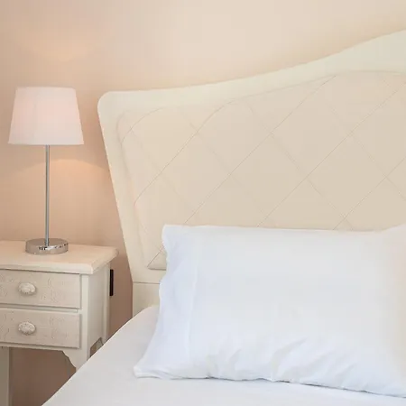 Jasmine - One Bedroom With Balcony