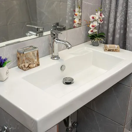 Apartment Jasmine - One Bedroom With Balcony *